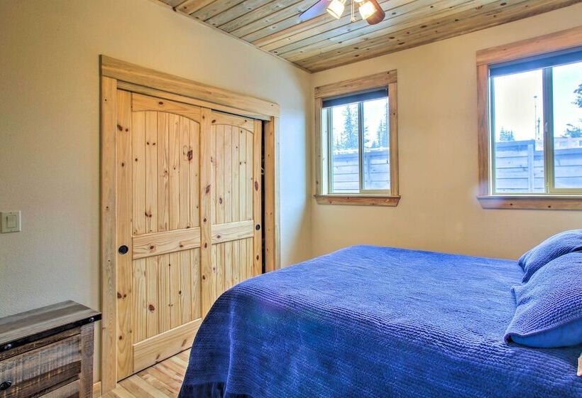 Waterfront Lake Pend Oreille Vacation Rental!