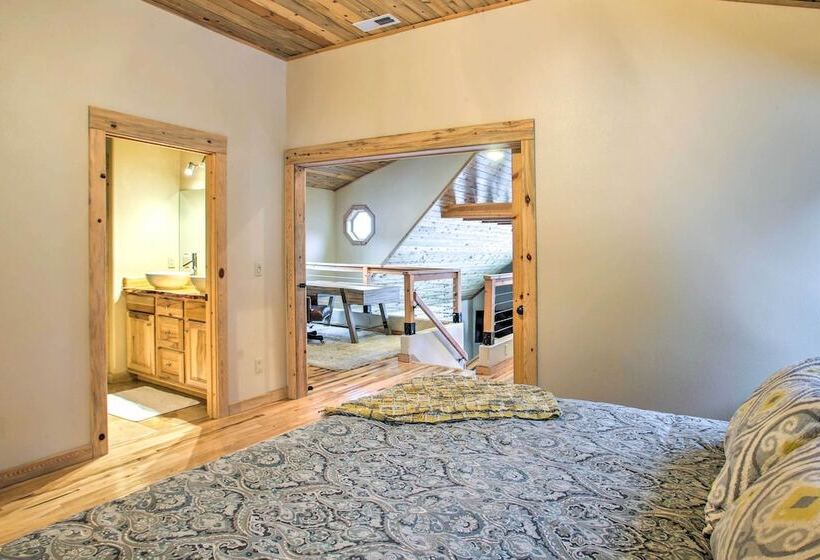 Waterfront Lake Pend Oreille Vacation Rental!