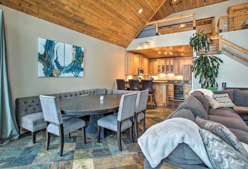 Waterfront Lake Pend Oreille Vacation Rental!