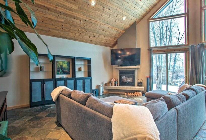 Waterfront Lake Pend Oreille Vacation Rental!