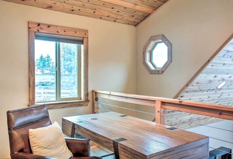 Waterfront Lake Pend Oreille Vacation Rental!