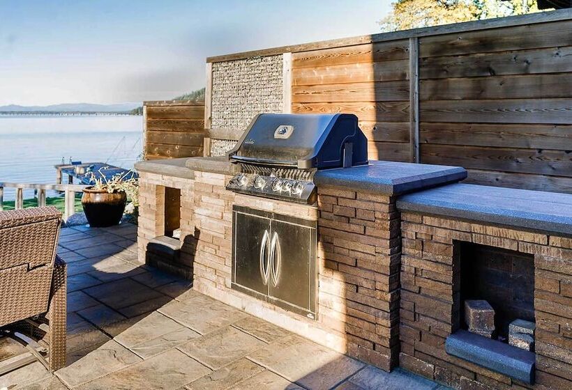 Waterfront Lake Pend Oreille Vacation Rental!