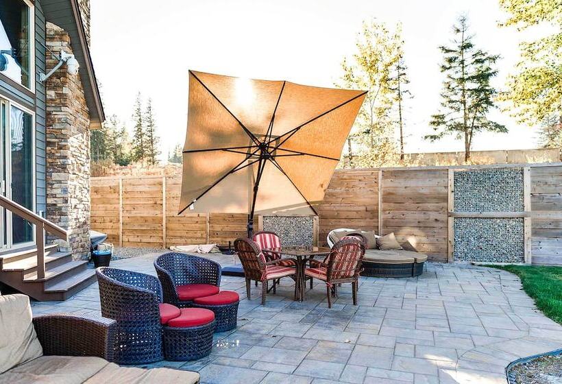 Waterfront Lake Pend Oreille Vacation Rental!