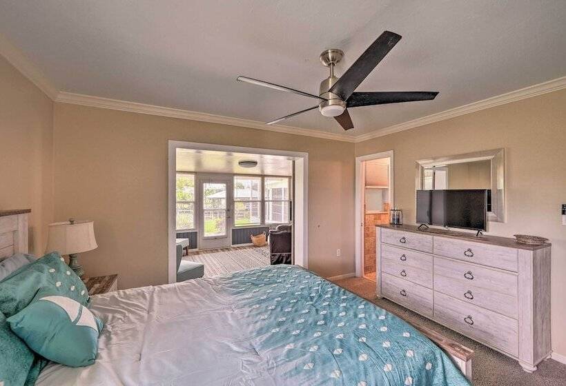 Waterfront Lake Placid Escape W/ Dock & Lanai