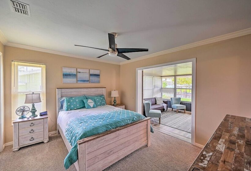 Waterfront Lake Placid Escape W/ Dock & Lanai