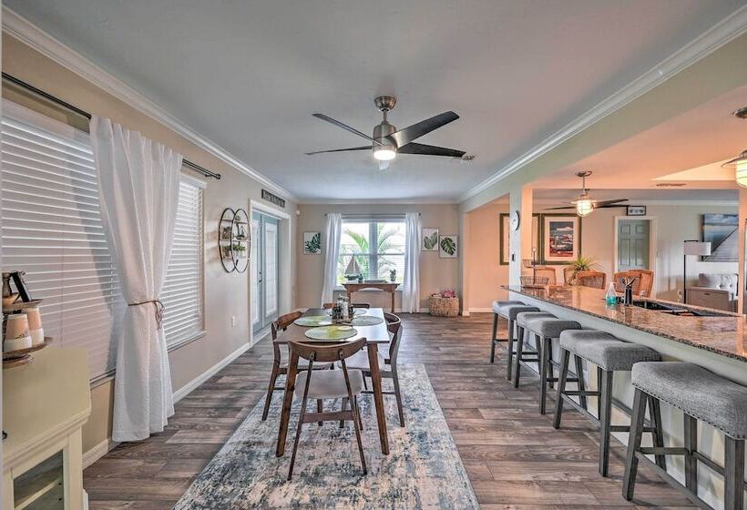 Waterfront Lake Placid Escape W/ Dock & Lanai