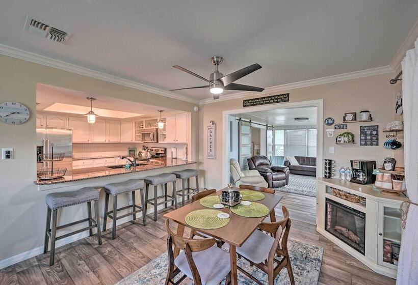 Waterfront Lake Placid Escape W/ Dock & Lanai