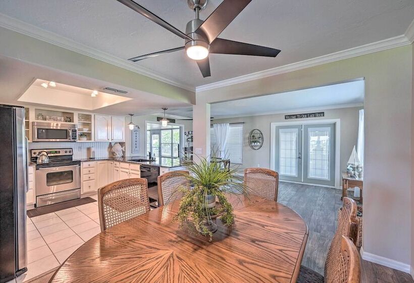 Waterfront Lake Placid Escape W/ Dock & Lanai