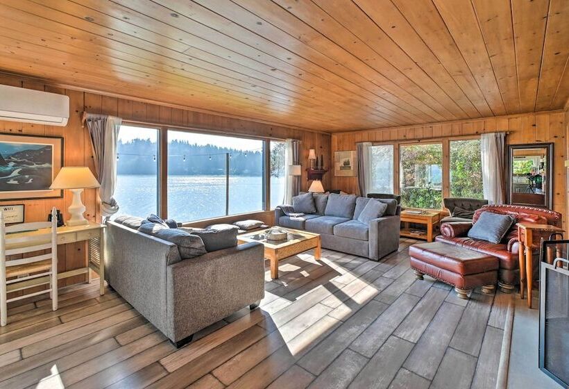 Waterfront Olympia Home W/ Private Beach & Kayaks!