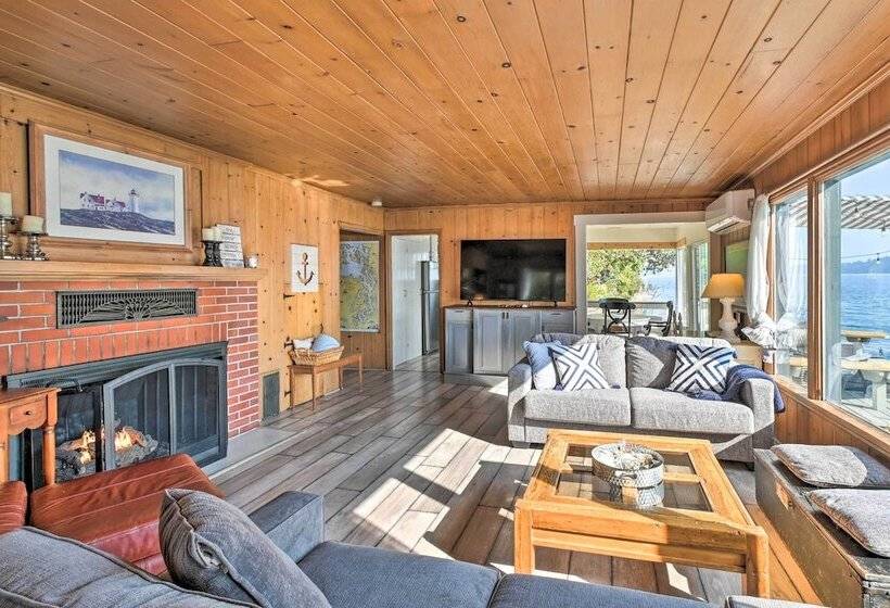 Waterfront Olympia Home W/ Private Beach & Kayaks!