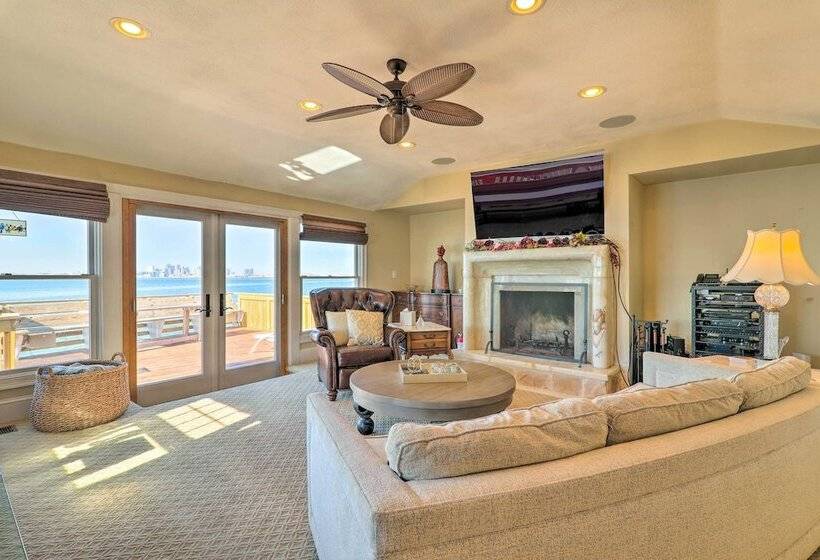 Waterfront Retreat W/ Deck ~ 7 Mi To Boston!