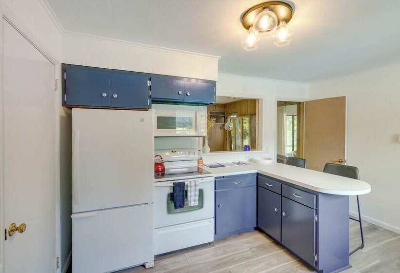 Skiing & Hiking: Water View Home In The Berkshires