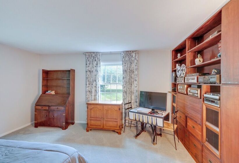 Skiing & Hiking: Water View Home In The Berkshires