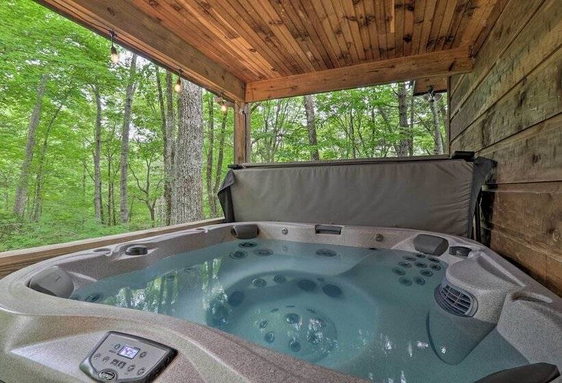 Private Cabin On 2 Acres: Hot Tub, 10 Mi To Boone!