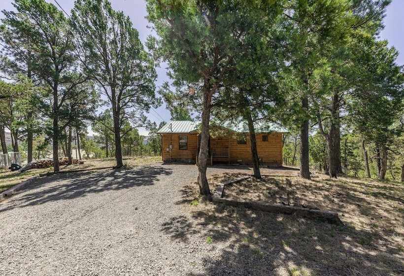 Woodsy & Peaceful Ruidoso Cabin: Hot Tub, Deck