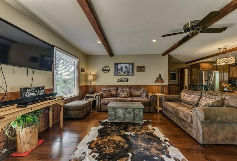 Woodsy & Peaceful Ruidoso Cabin: Hot Tub, Deck