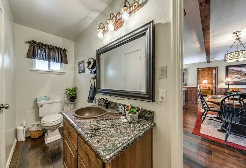 Woodsy & Peaceful Ruidoso Cabin: Hot Tub, Deck