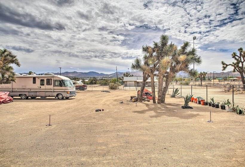 Yucca Valley Oasis W/ Hot Tub, Near Joshua Tree!