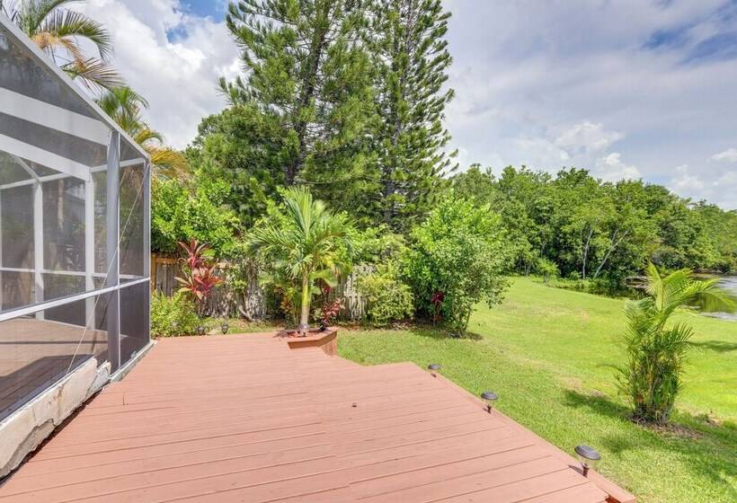 Alluring Largo Hideaway ~ 4 Miles To Beaches!