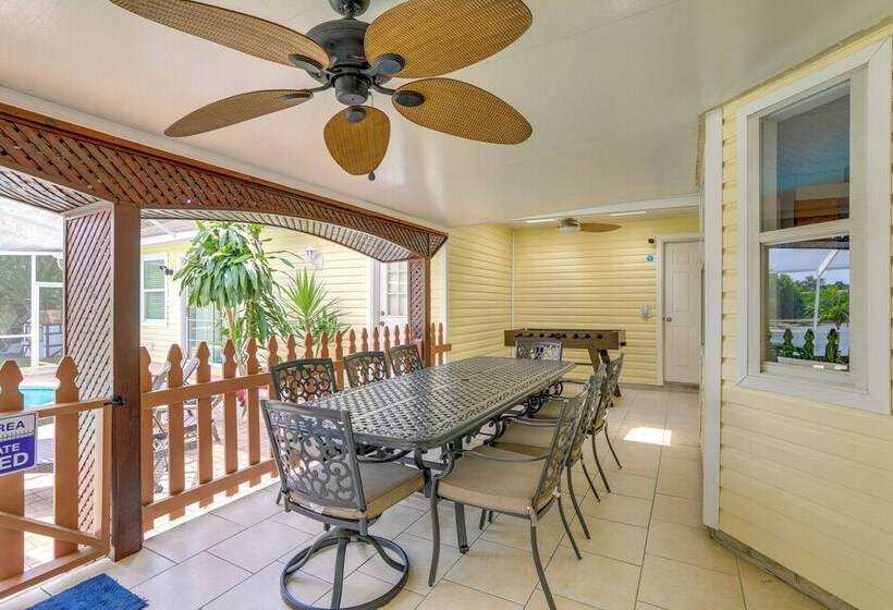 Alluring Largo Hideaway ~ 4 Miles To Beaches!