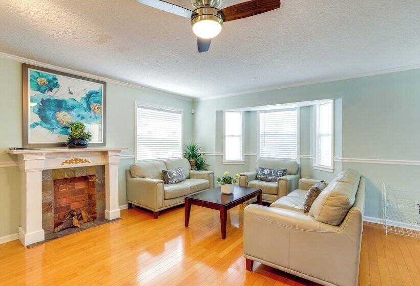 Alluring Largo Hideaway ~ 4 Miles To Beaches!