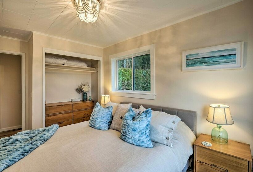 Anacortes Home: Short Walk To Similk Bay!