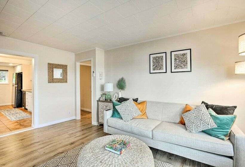 Anacortes Home: Short Walk To Similk Bay!