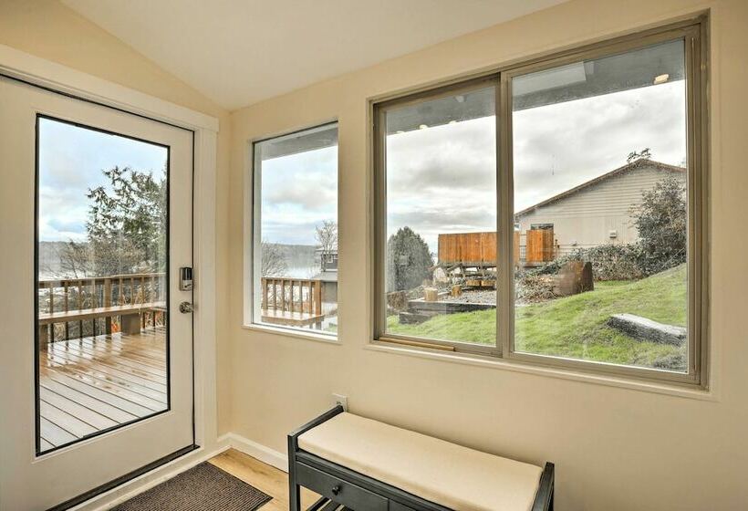 Anacortes Home: Short Walk To Similk Bay!