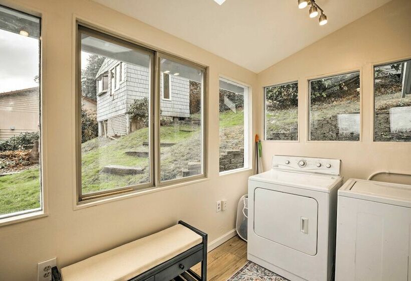 Anacortes Home: Short Walk To Similk Bay!