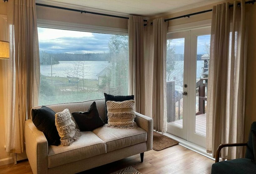 Anacortes Home: Short Walk To Similk Bay!