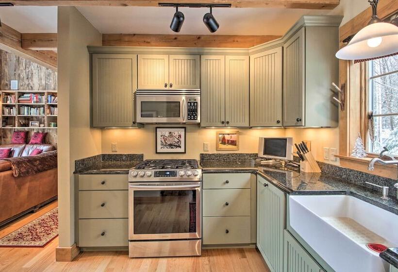 Architect Designed Franconia Home: Hot Tub & Views