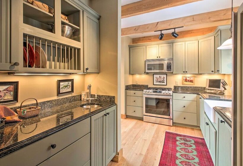 Architect Designed Franconia Home: Hot Tub & Views