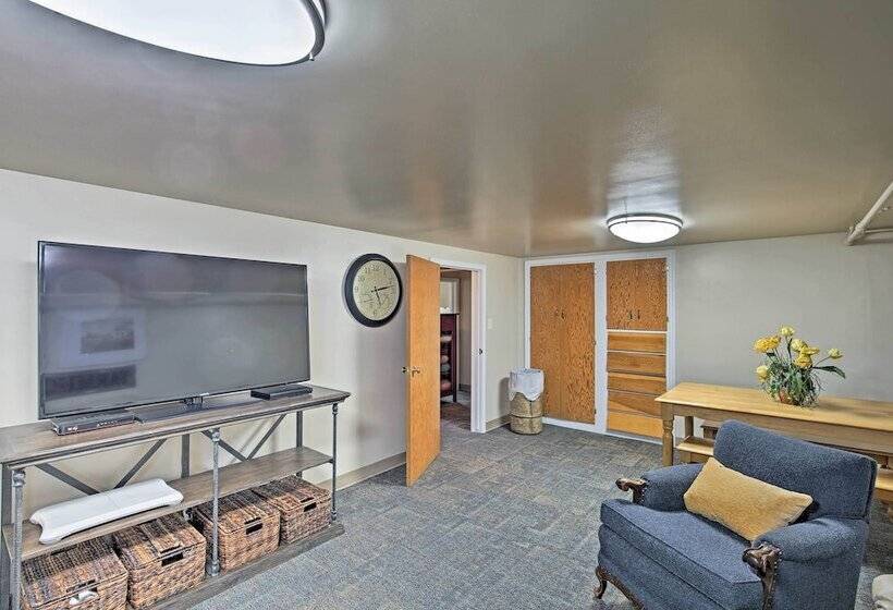 Ashton Escape W/ Yard: 56 Mi To West Yellowstone!