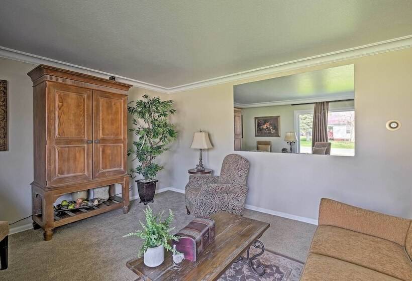 Ashton Escape W/ Yard: 56 Mi To West Yellowstone!