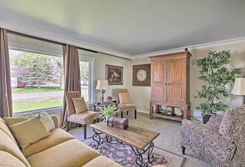 Ashton Escape W/ Yard: 56 Mi To West Yellowstone!