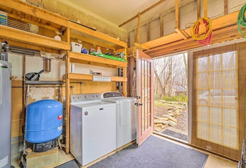 14 Mi To Beech Mountain: Home W/ Grills!