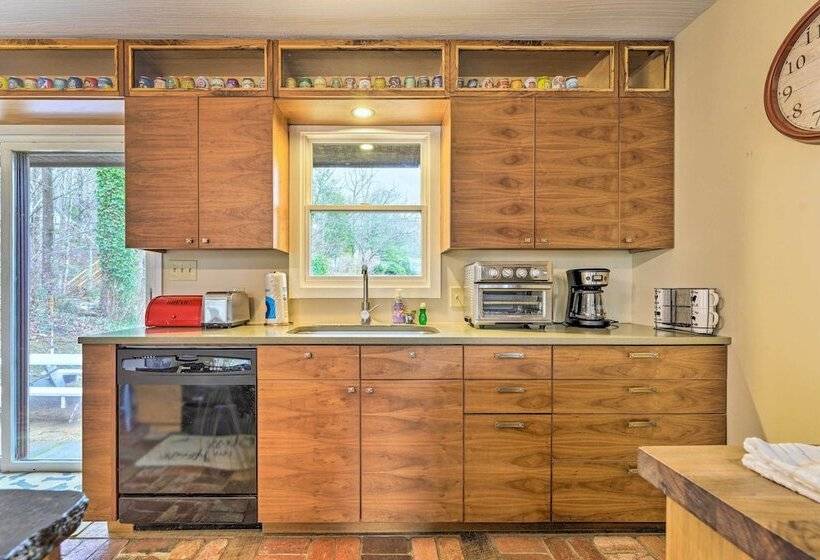 14 Mi To Beech Mountain: Home W/ Grills!