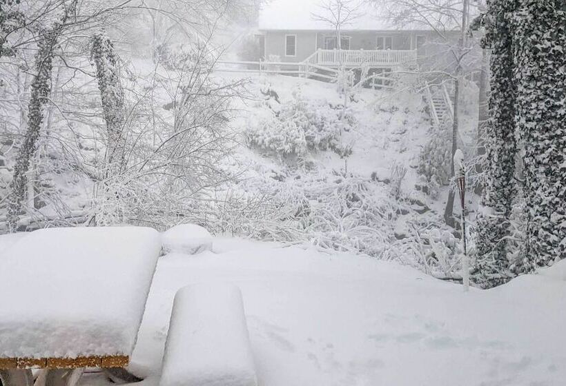 14 Mi To Beech Mountain: Home W/ Grills!