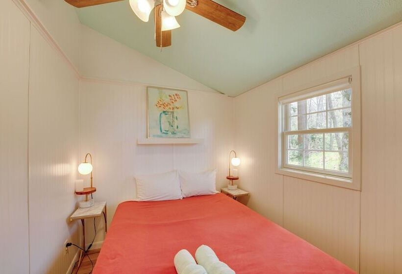 Beachfront Lake Michigan Cottage: Fire Pit & Deck