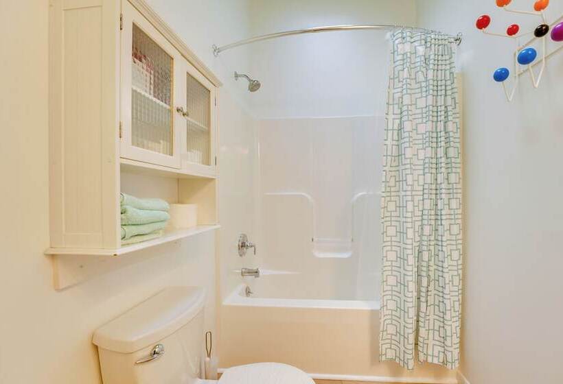 Beachfront Lake Michigan Cottage: Fire Pit & Deck