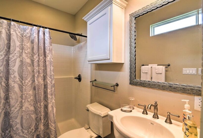 Ocean View & Grill: Crystal Beach Bungalow!