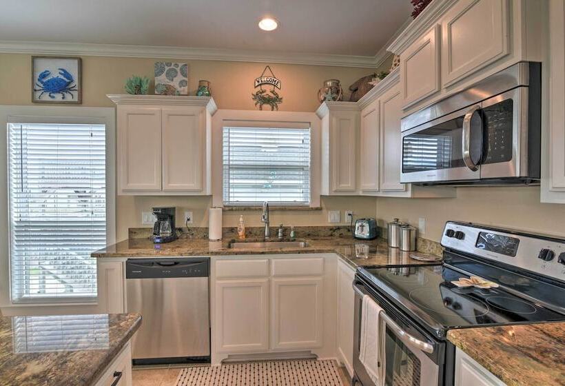 Ocean View & Grill: Crystal Beach Bungalow!