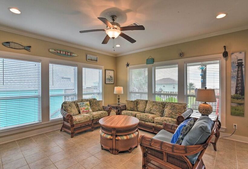 Ocean View & Grill: Crystal Beach Bungalow!