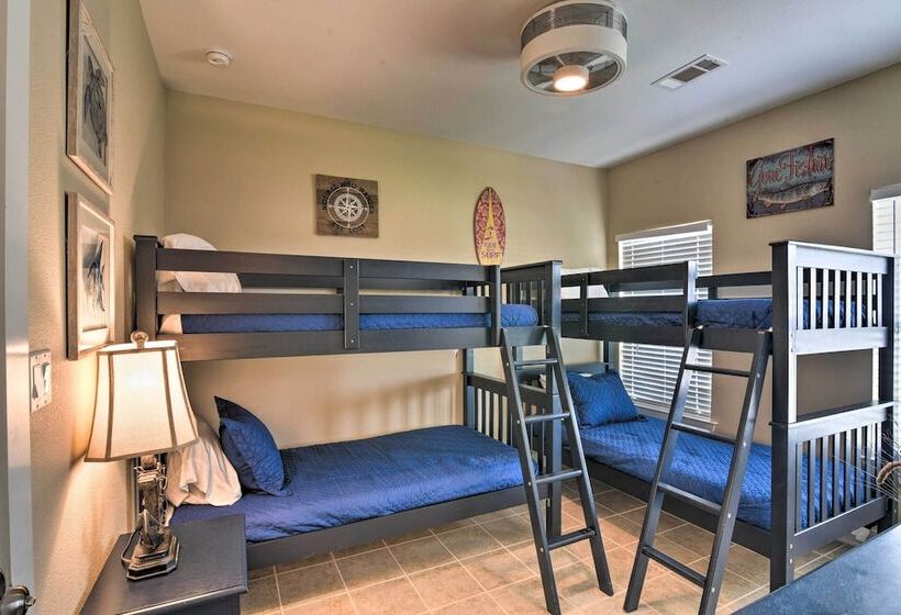 Ocean View & Grill: Crystal Beach Bungalow!