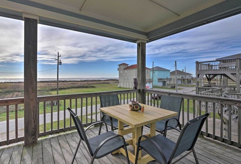 Ocean View & Grill: Crystal Beach Bungalow!