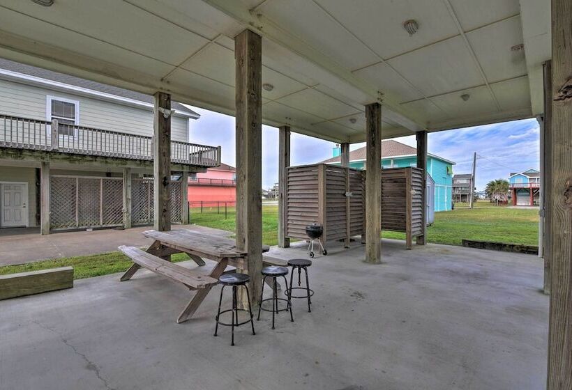 Ocean View & Grill: Crystal Beach Bungalow!