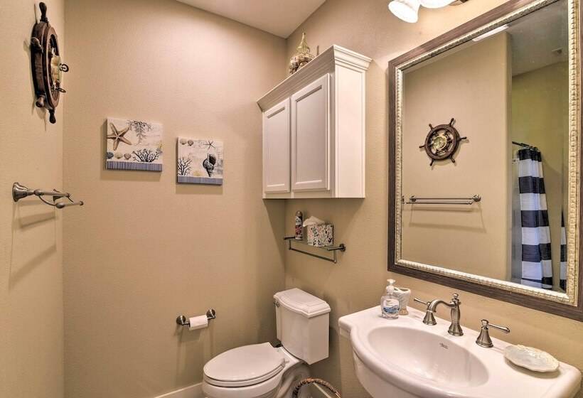 Ocean View & Grill: Crystal Beach Bungalow!