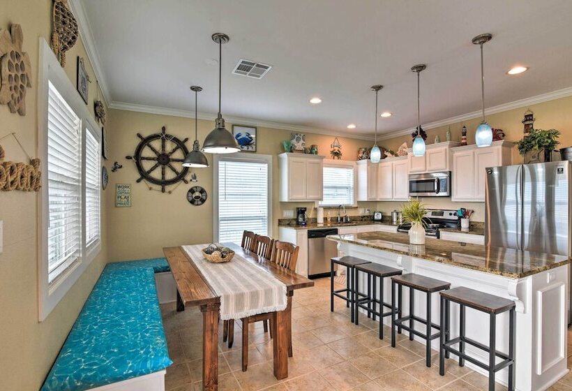 Ocean View & Grill: Crystal Beach Bungalow!