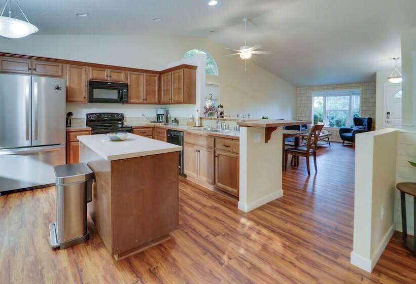 Beautiful Pet Friendly Washougal Home W/ Fire Pit!