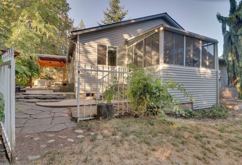 Beautiful Pet Friendly Washougal Home W/ Fire Pit!